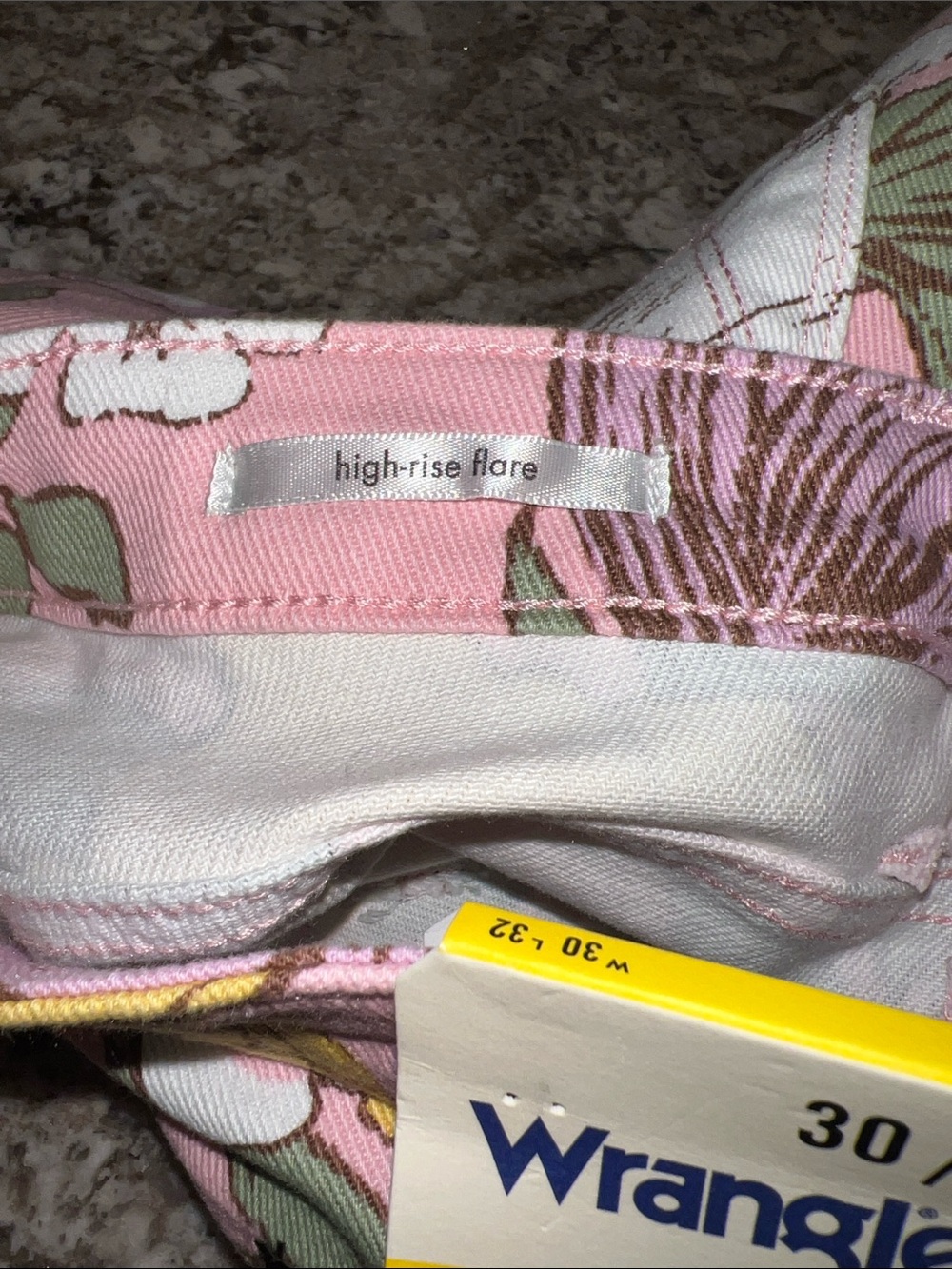 Wrangler Pink Floral Flare Jeans 30x32 - Picture 6 of 9